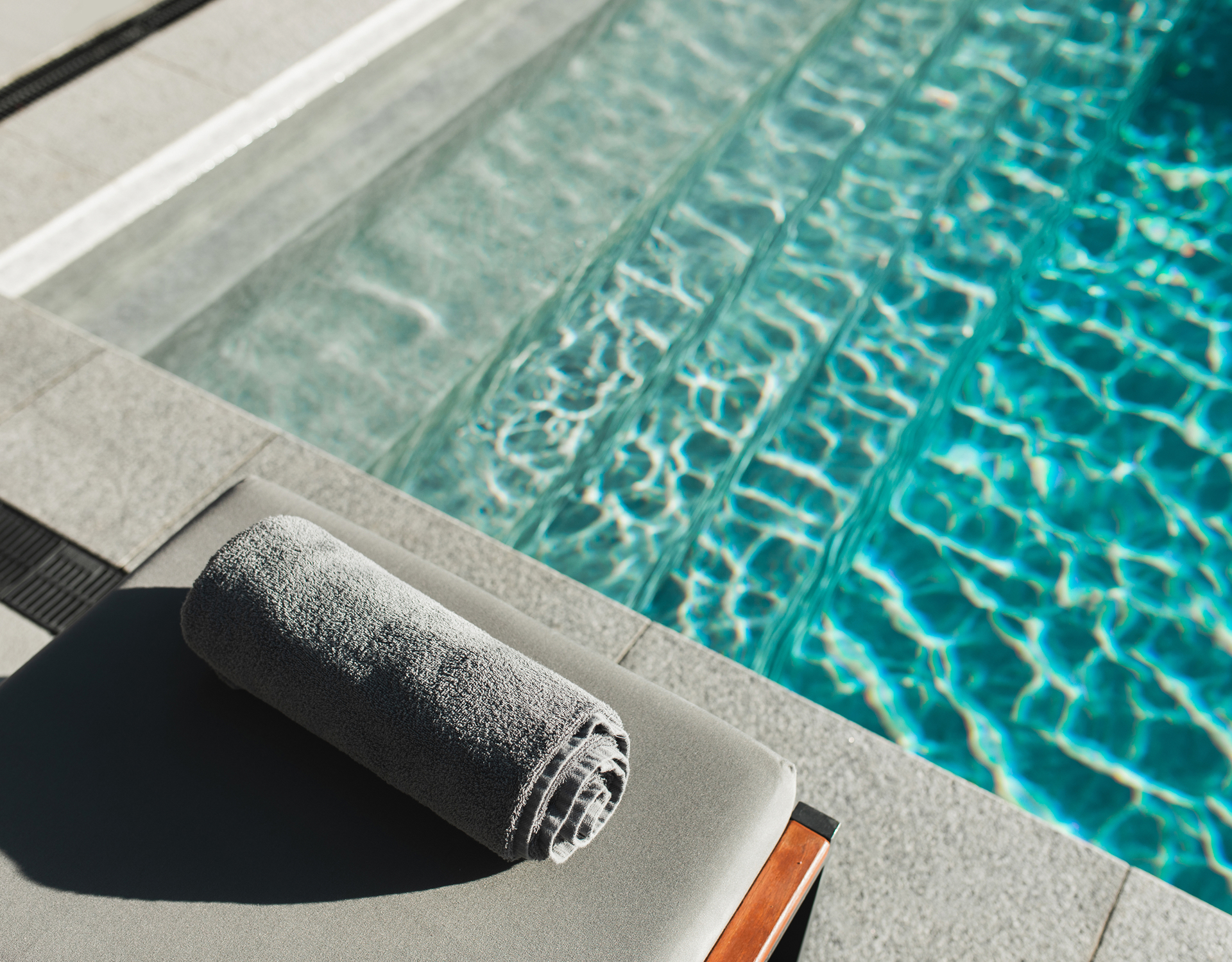 Immagine piscina asciugamano